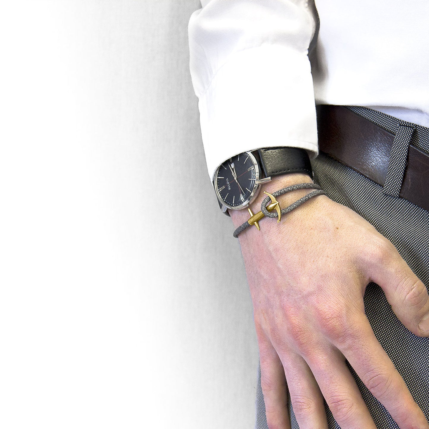 Bracelet Anchor & Crew Shadow Grey Admiral Anchor – Or jaune 9 carats et cuir de galuchat – Fait main en Grande-Bretagne