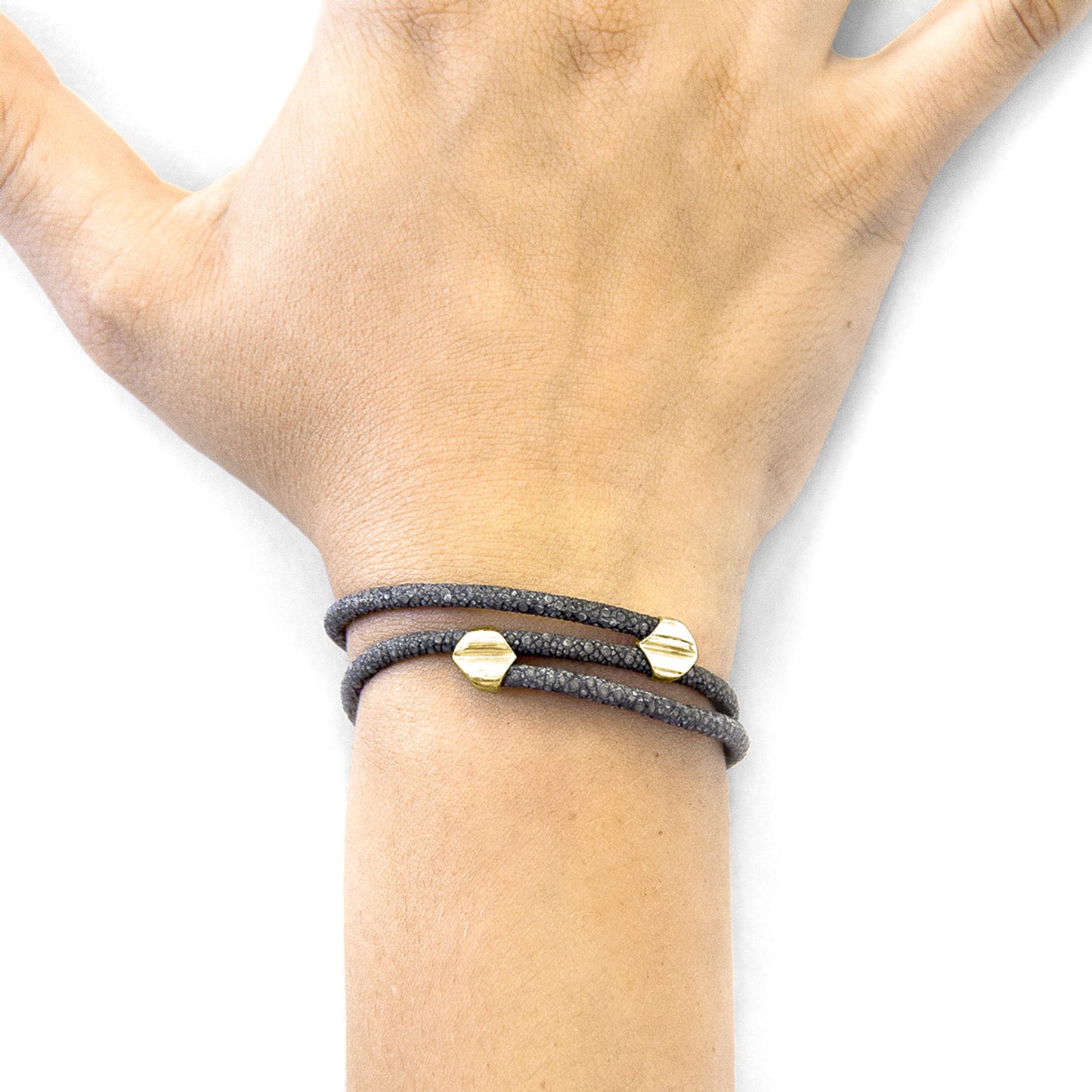Anchor & Crew Conway – Bracelet en cuir de galuchat gris ombré et or jaune 9 carats – Fait main en Grande-Bretagne