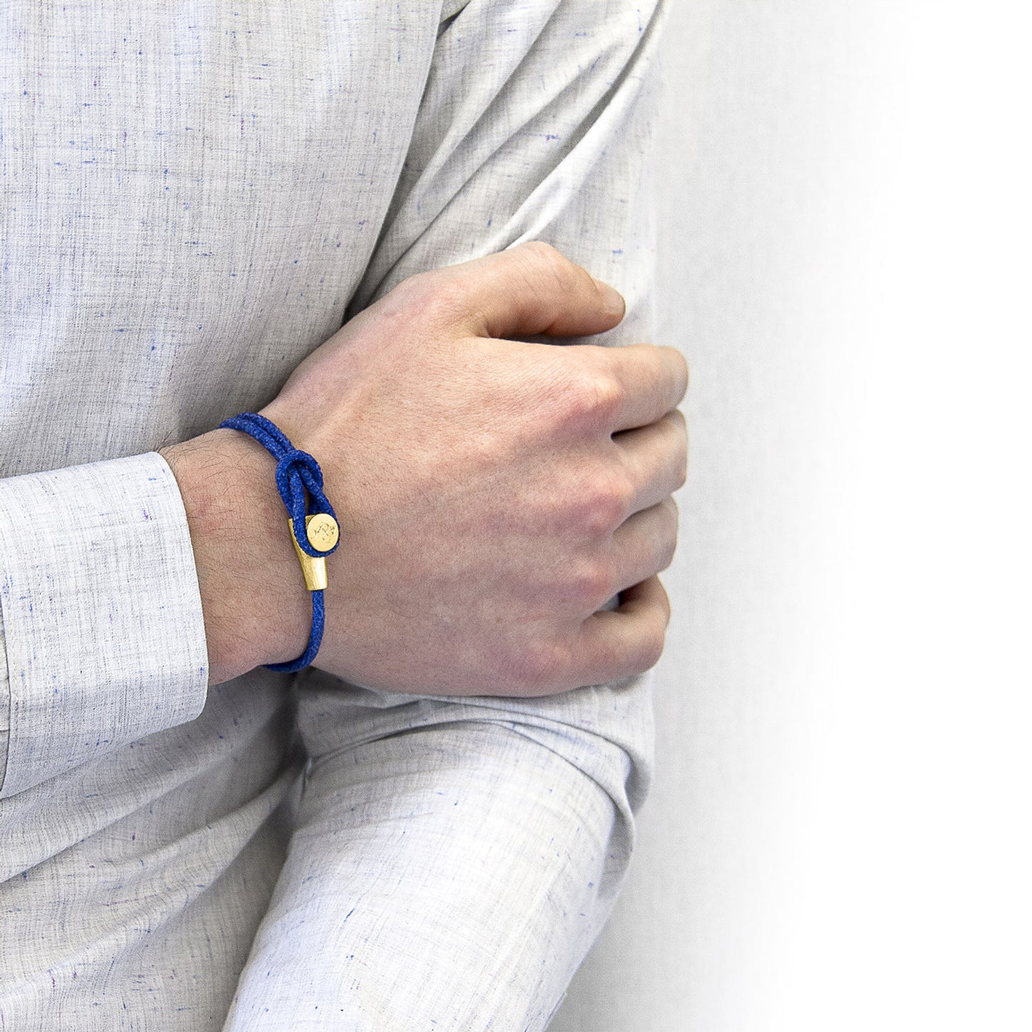 Anchor & Crew Dundee – Azure Blue Stingray Leather & 9ct Yellow Gold Bracelet – British Handmade