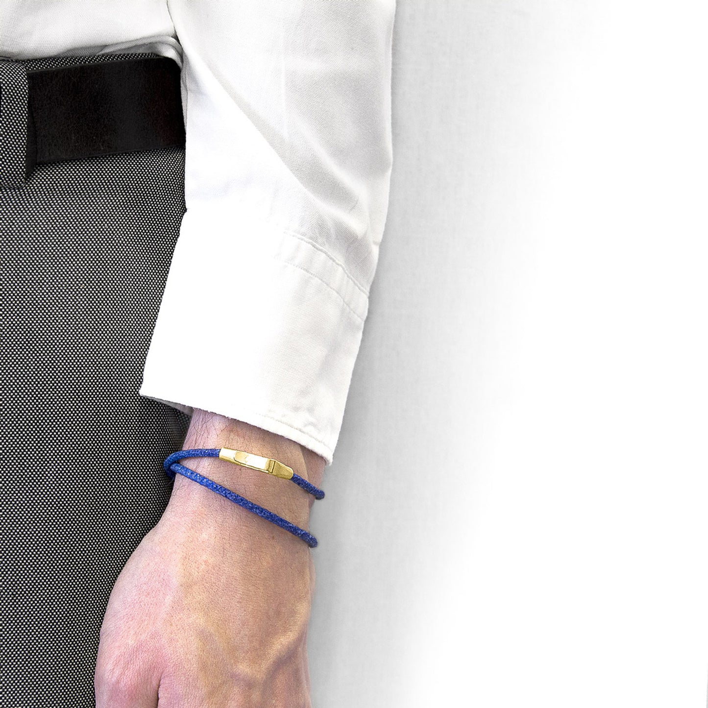 Anchor & Crew Liverpool – Azure Blue Stingray Leather & 9ct Yellow Gold Bracelet – Handmade British Jewelry