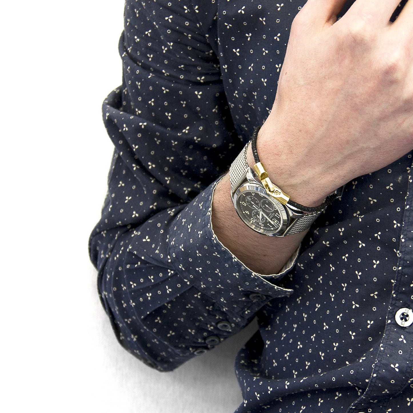 Bracelet Talbot Anchor & Crew – Cuir de raie noir corbeau et or jaune massif 9 carats – Design britannique fait main