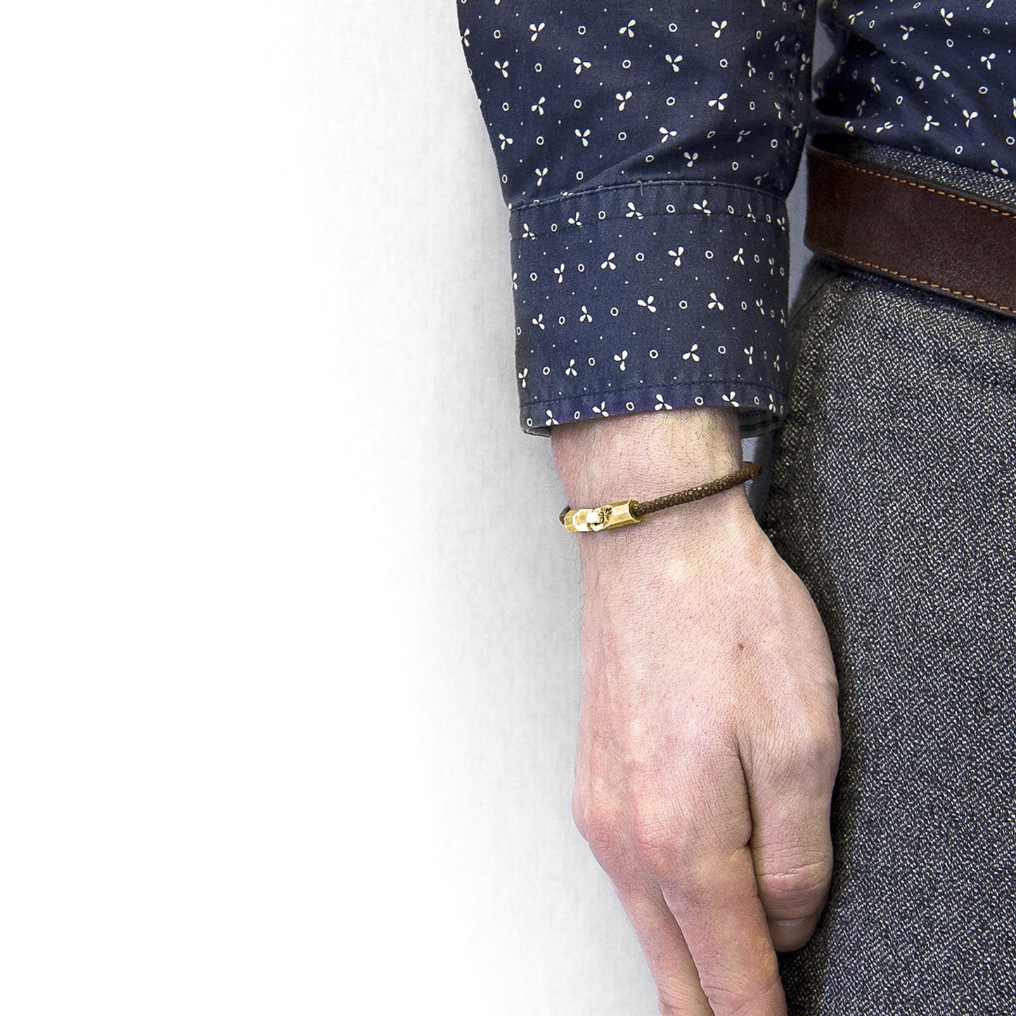 Anchor & Crew Talbot Bracelet – Mocha Brown Stingray Leather & Solid 9ct Yellow Gold – Handmade British Design